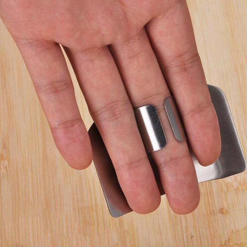 Silverfärgat fingerskydd - Säker matlagning och arbete.